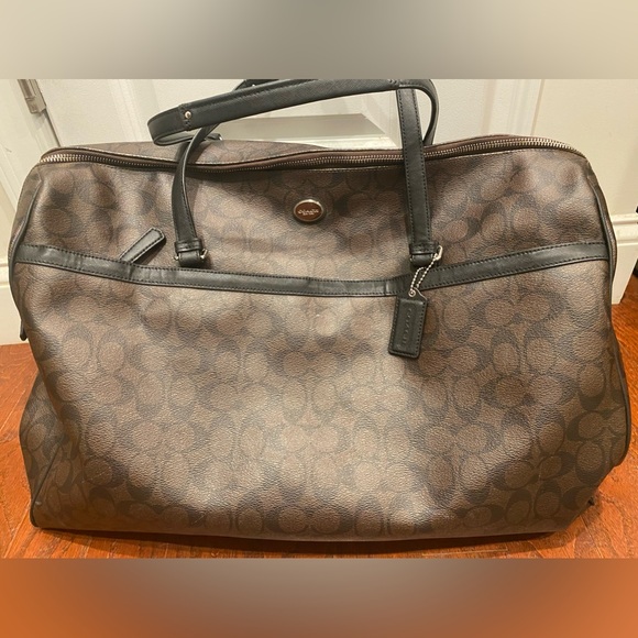 Coach signature C design travel tote. - Picture 1 of 7